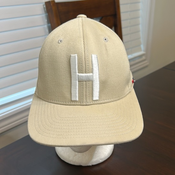 Herschel Supply Co. Cream Embroidered “H” SnapBack Cap - Picture 7 of 12